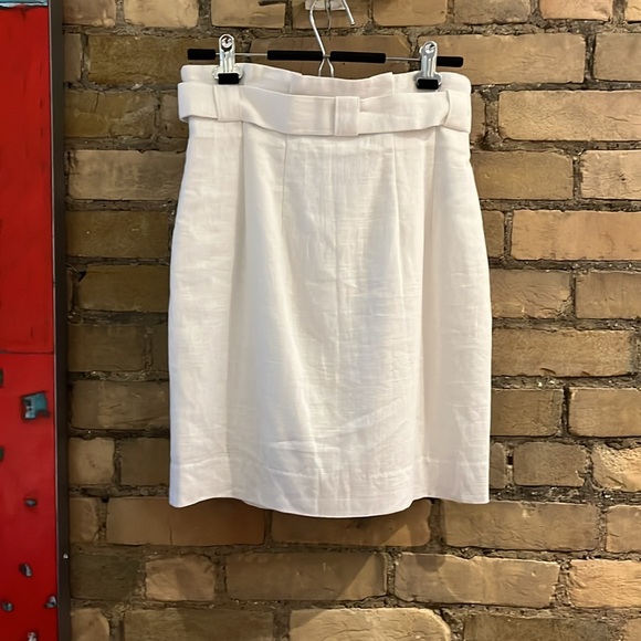 NWT H&M White Linen Paper-Bag Skirt. Size US 6. - Picture 2 of 6